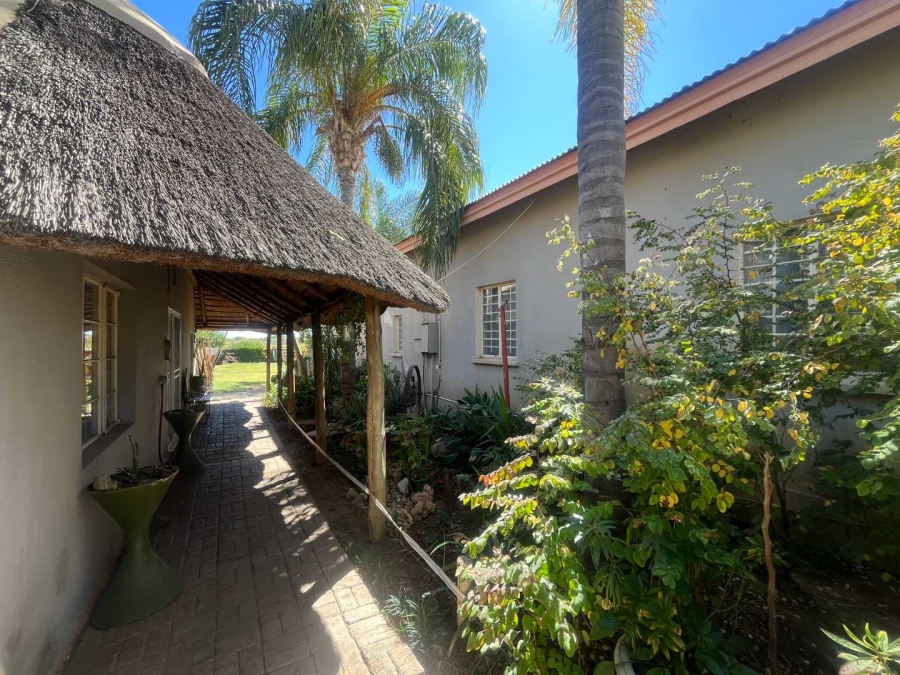 4 Bedroom Property for Sale in Kanoneiland Northern Cape